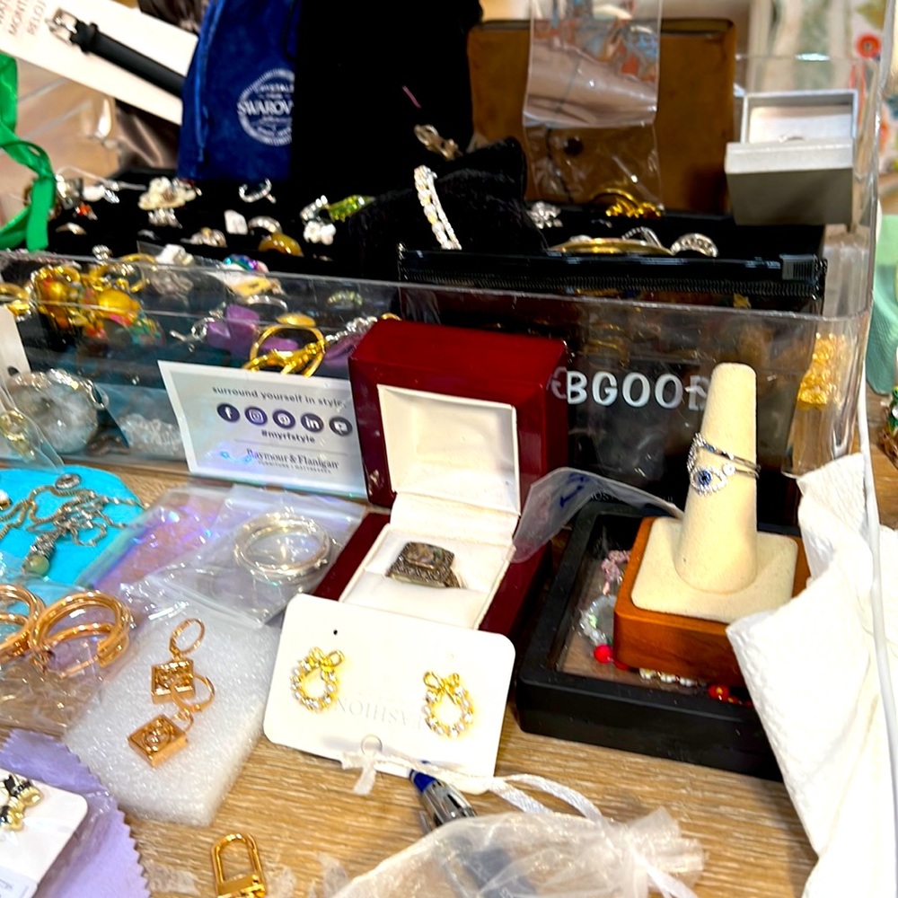 COPY - Jewelry galore - Picture 1 of 1